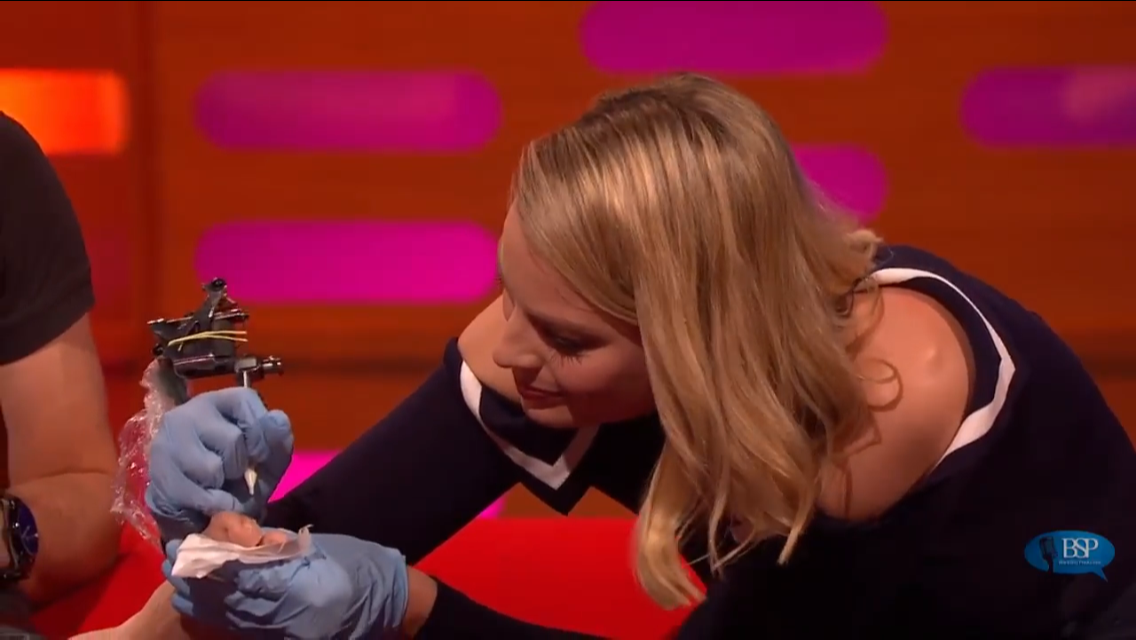 WTF is going on? - Margot Robbie, Reese Witherspoon, Harrison Ford, Ryan Gosling, Show, Tattoo, The Graham Norton Show, Longpost