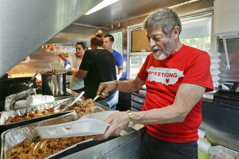 An American distributes stocks that he collected for 45 years - , Kindness, Charity, Longpost