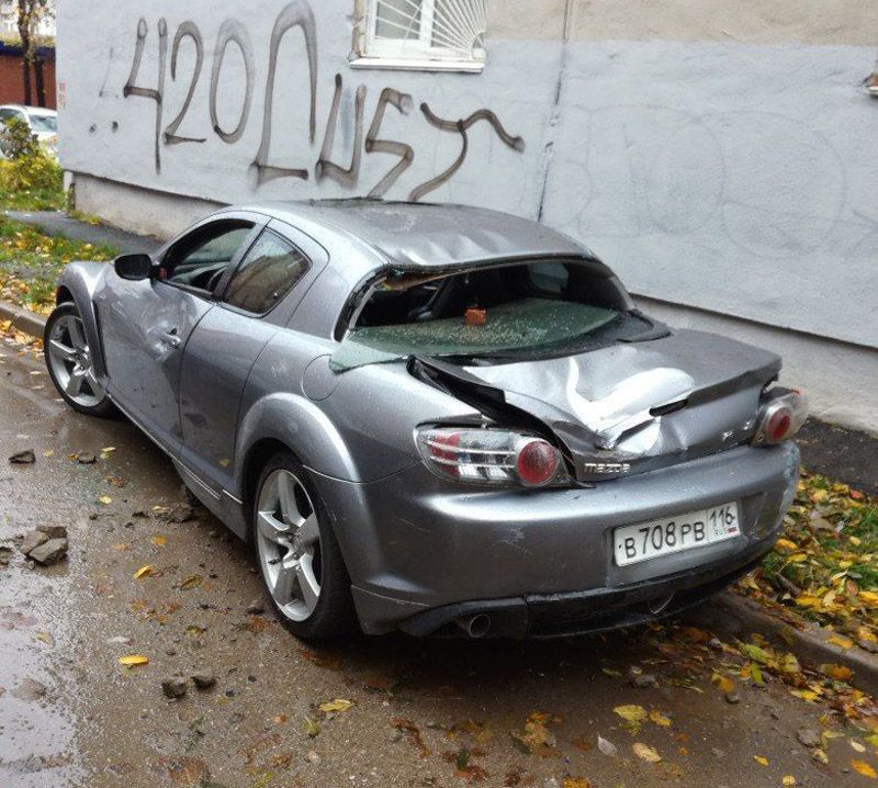 Bricks fell on a car parked on the lawn - Auto, Bricks, news, Troubles, Longpost, Ufa