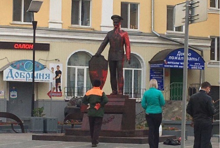 In Ulyanovsk, two young vandals were caught pouring over a monument to a policeman - Monument, Vandalism, Ulyanovsk, Ulyanovsk region