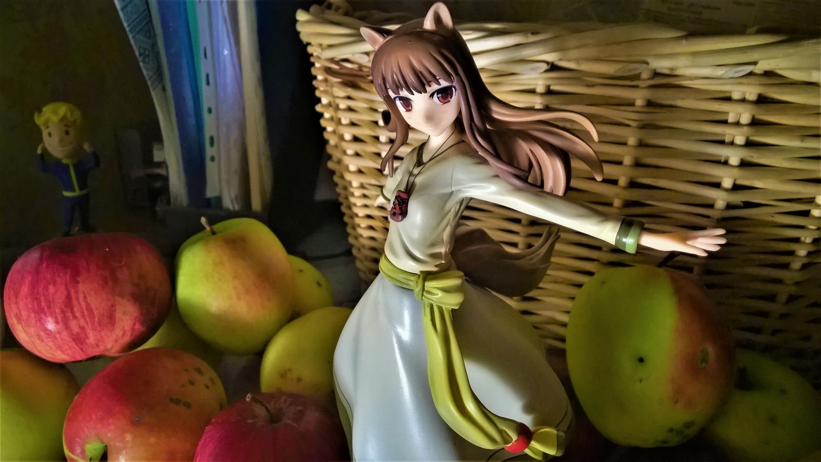 She-wolf in apples - My, Anime, Horo holo, Holo, Spice and Wolf, Longpost, Figurine