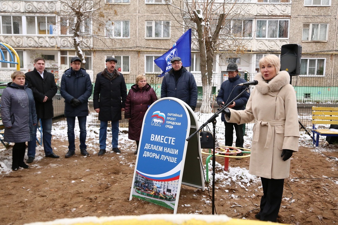 Мэр Кирова - Елена Ковалёва пришла открывать 