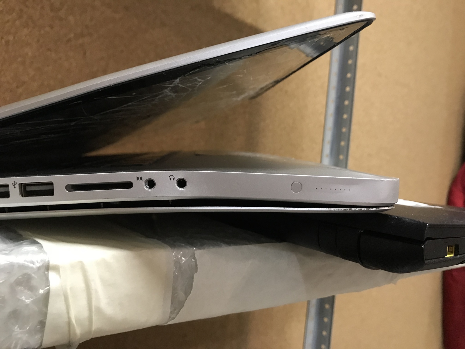 The courier brought a laptop for repair. - My, Work, iPad, Macbook, Smashed, Longpost