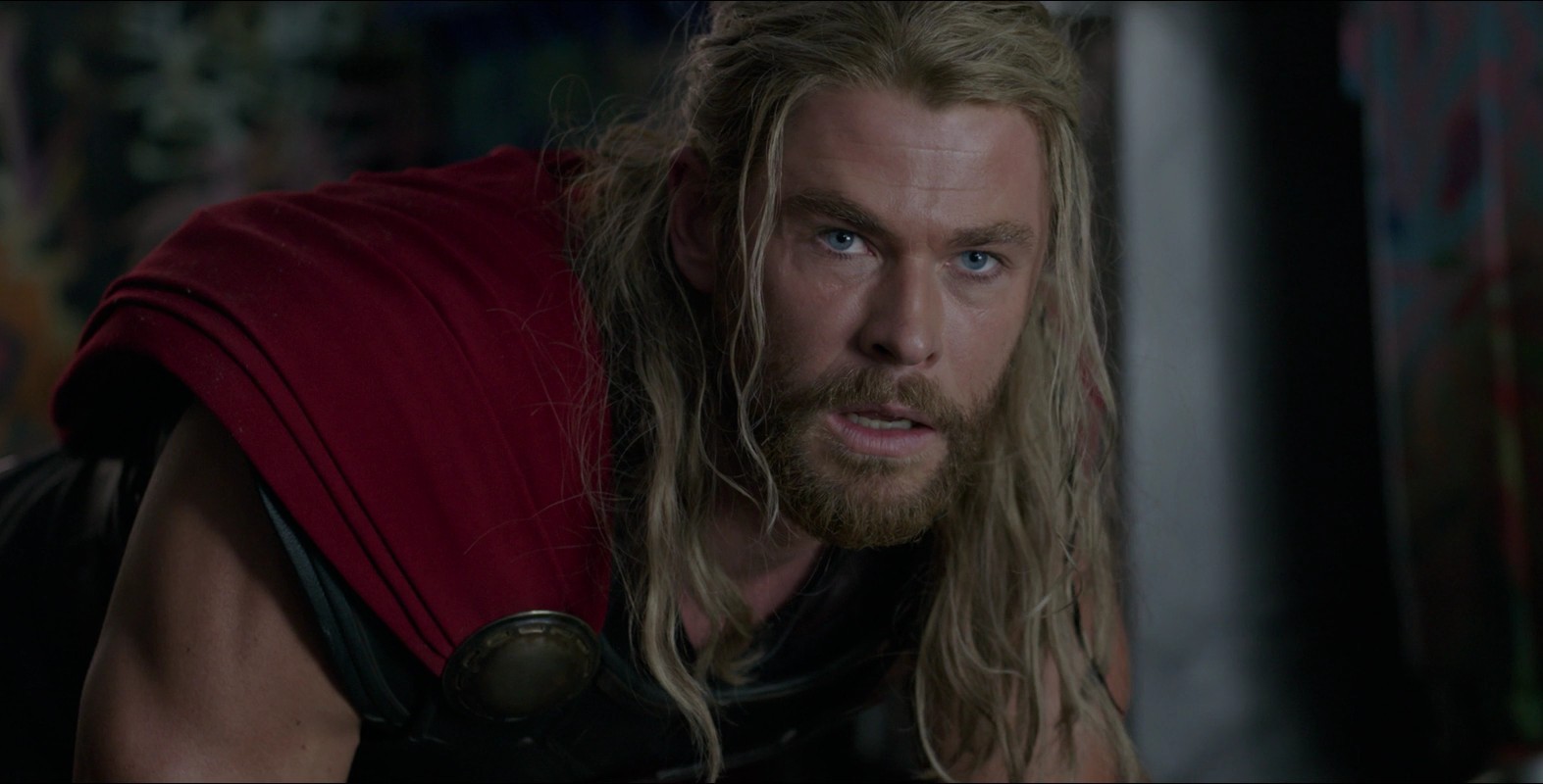 Successfully smashed the villains of 4 films with a hammer until he let a woman hold him - Comics, Thor, Ragnarok