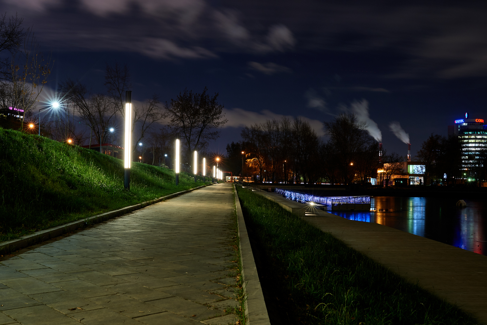 Краснопресненской парк ночь