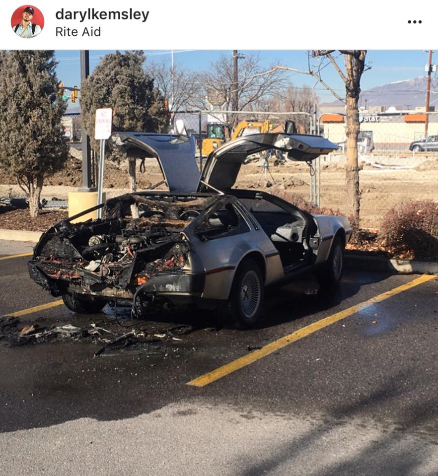 DeLorean burned down at a pharmacy, whose employees did not give a fire extinguisher - Delorean, Auto, Fire, Road accident, USA, Longpost, Drive2