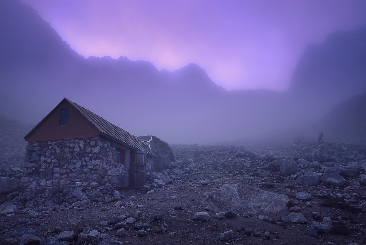 House in the mountains, Bezengievsky Gorge, Kabardino-Balkaria. - The mountains, Hut, Gorge, Kabardino-Balkaria, Russia, The rocks, Fog, Mainly cloudy