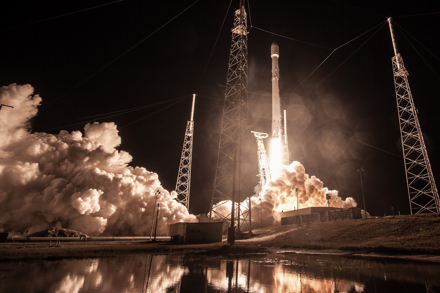 Secret US satellite launched by SpaceX crashes - Spacex, Society, Space, Satellite, Failure, Liferu