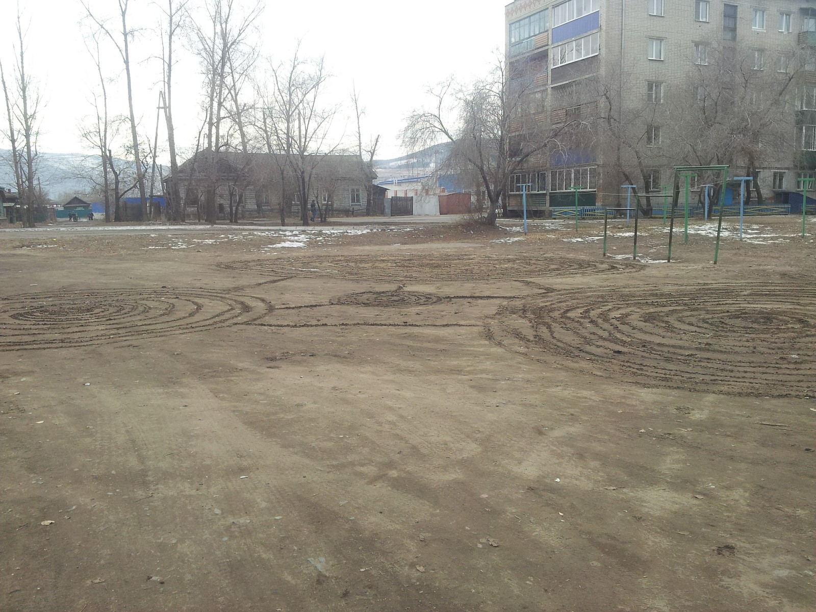 Crop circles in the yard - My, Crop Circles, Courtyard, Longpost