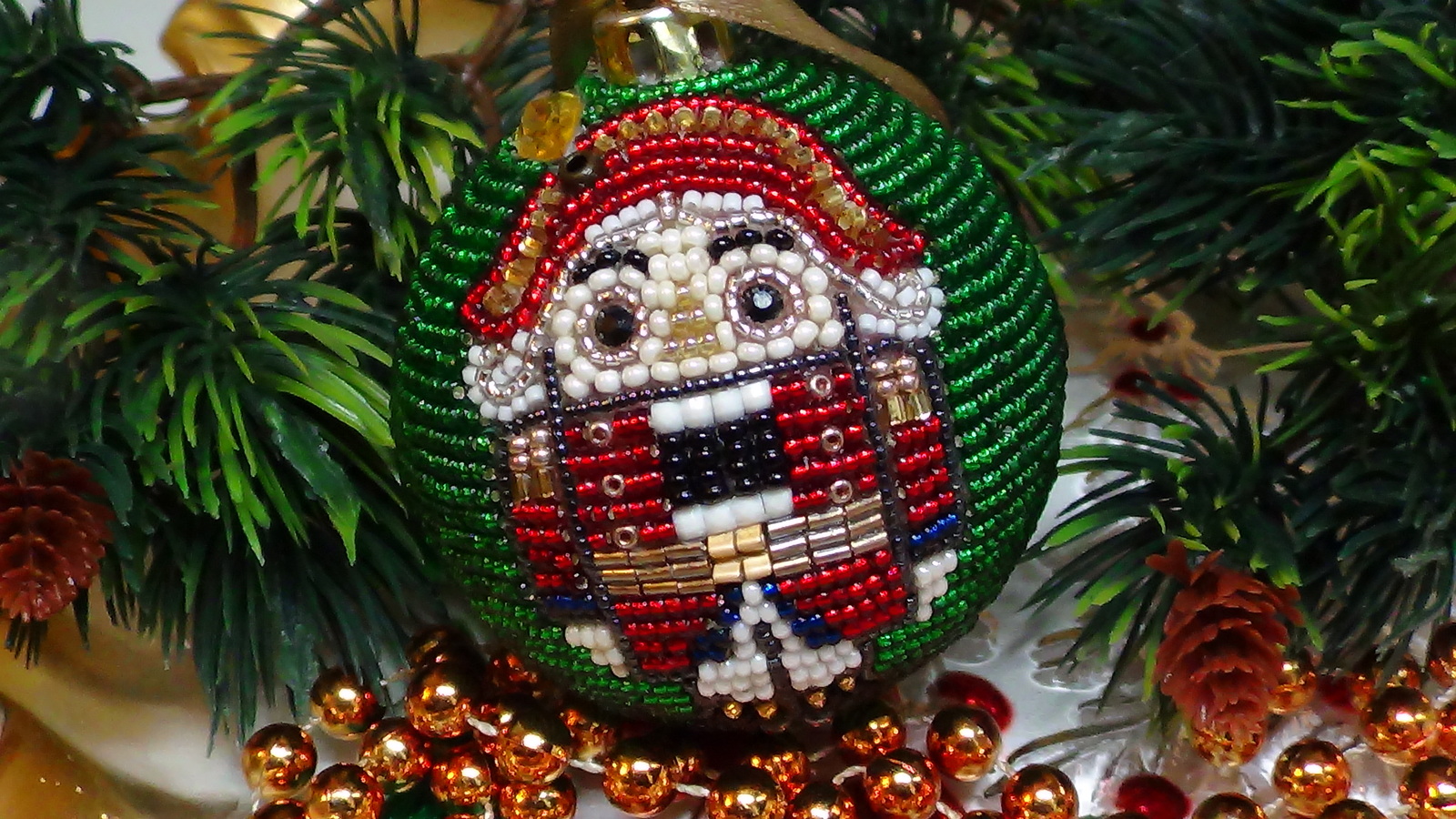 Christmas toy Nutcracker - My, , Needlework with process, Beads, Christmas decorations, Nutcracker, Bead jewelery, Clock, Longpost