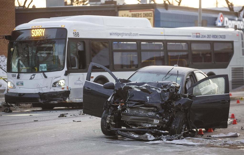 Polite bus - The photo, Apology, Crash