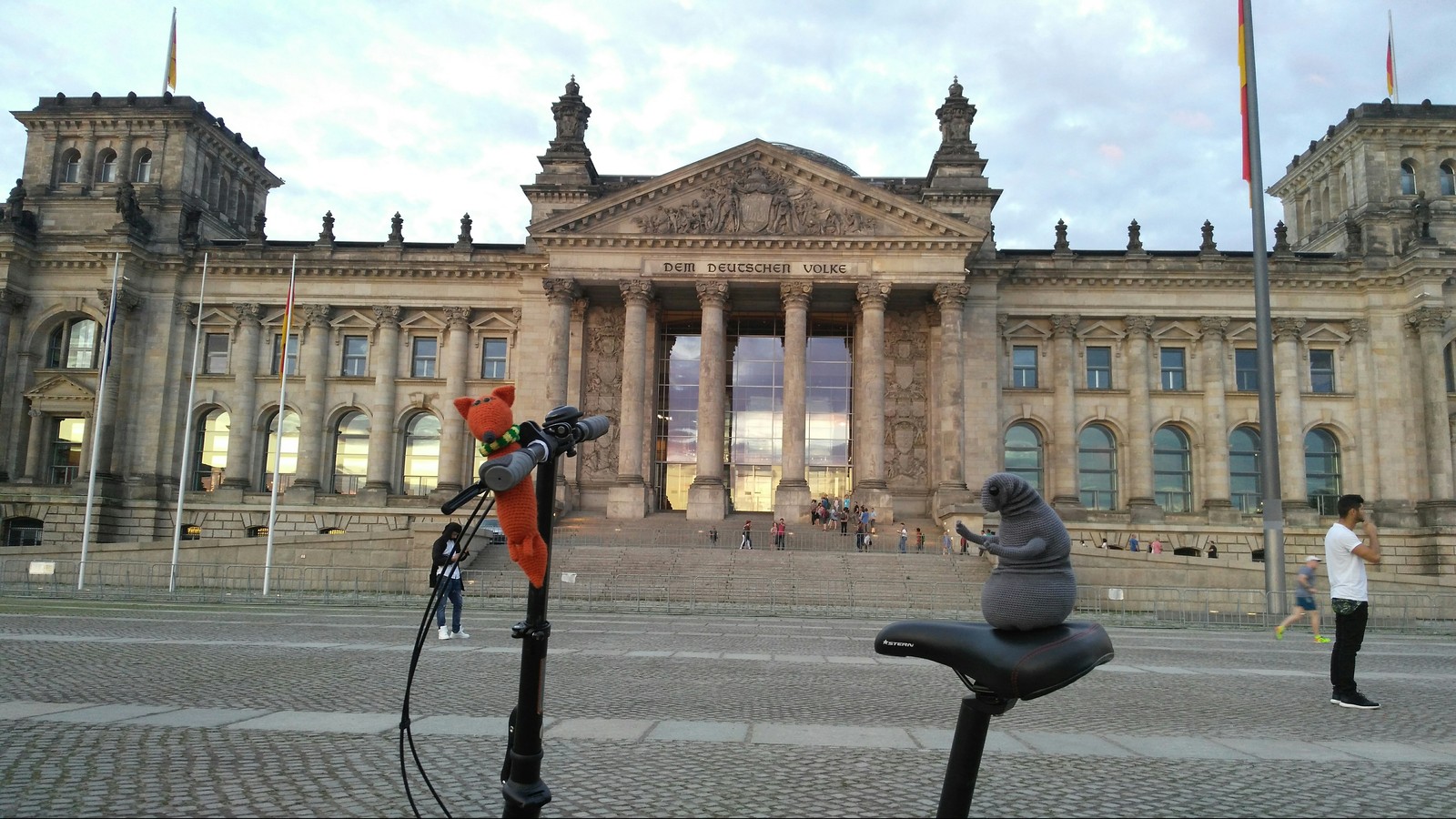 The travels of the lyskisossy. Visit to the Reichstag. - My, Drive, Travels, Germany, Berlin, Fox, Road trip, Author's toy, Longpost