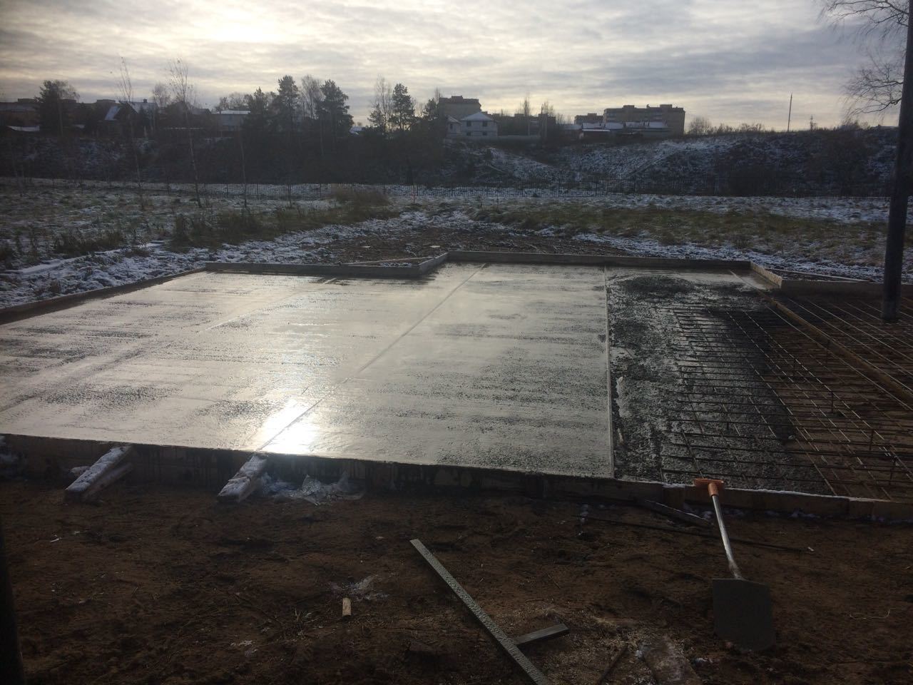 Monolithic reinforced concrete slab for the house and screw piles for the terrace. - My, Foundation, , Screw piles, Home construction, Monolith, , Concrete, Half-timbered, Longpost