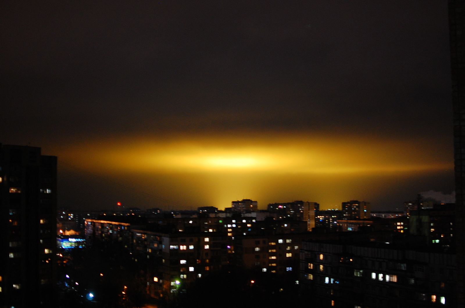 Photographed yesterday from the window. - My, Dnieper, Dnipropetrovsk, The photo, Night