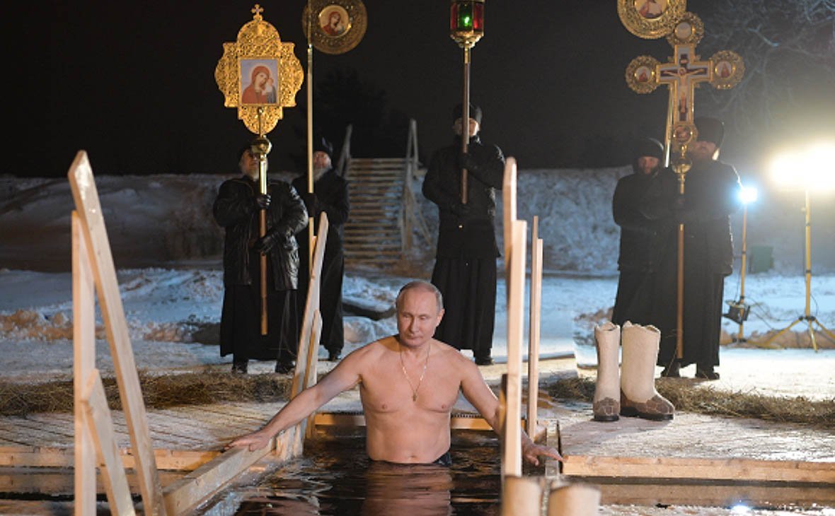 Putin on Epiphany plunged into the hole in the monastery on Seliger - Baptism, Vladimir Putin, Ice hole