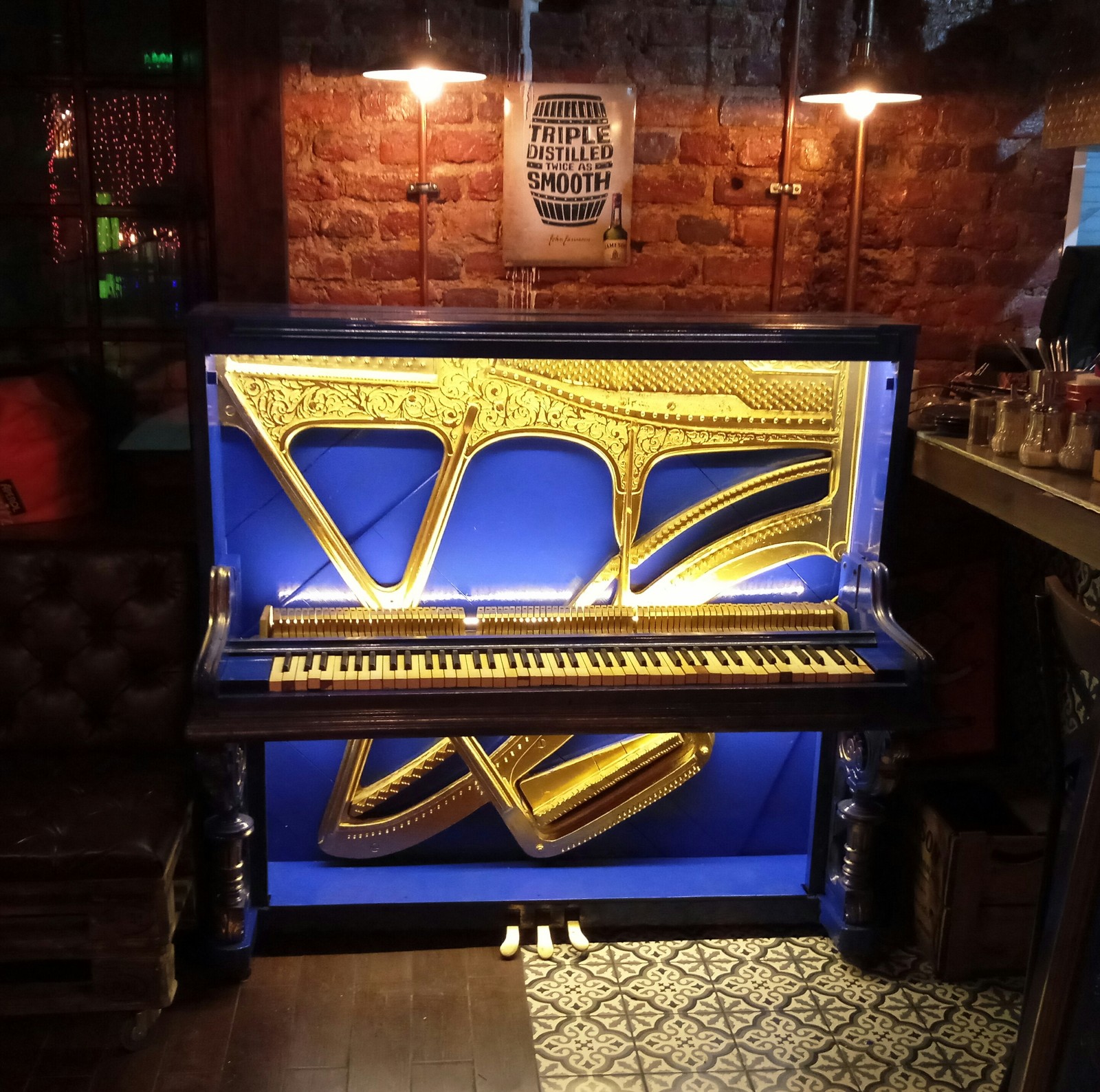 Piano bar: изображения без лицензионных платежей