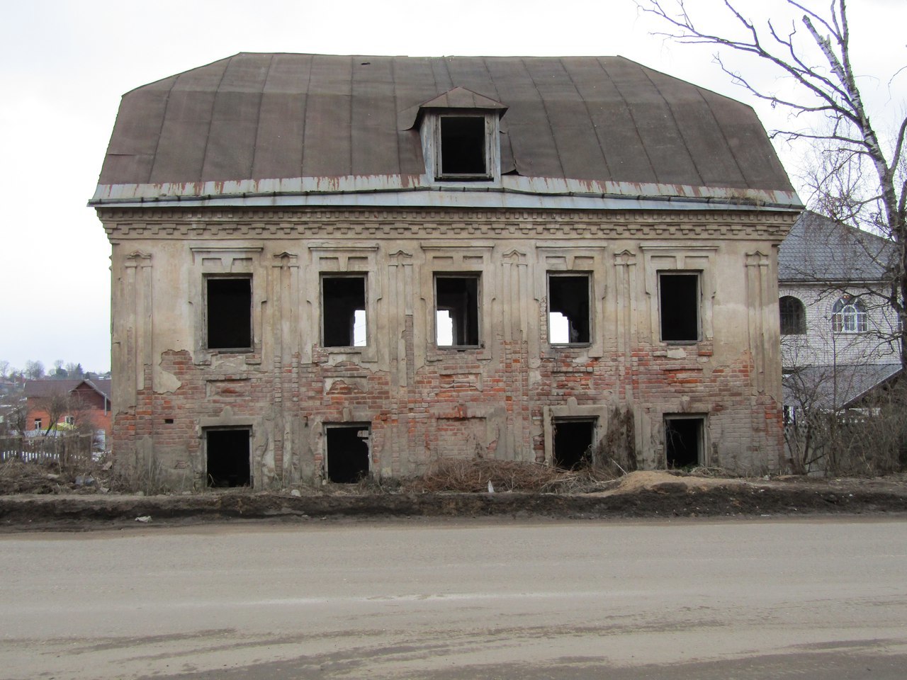 Вязьма- «Город воинской славы». А вот исторические памятники-дома культурного наследия этого города. - Вязьма, Памятник, Руины, Бездействие власти, Разруха, Достопримечательности, История России, Длиннопост