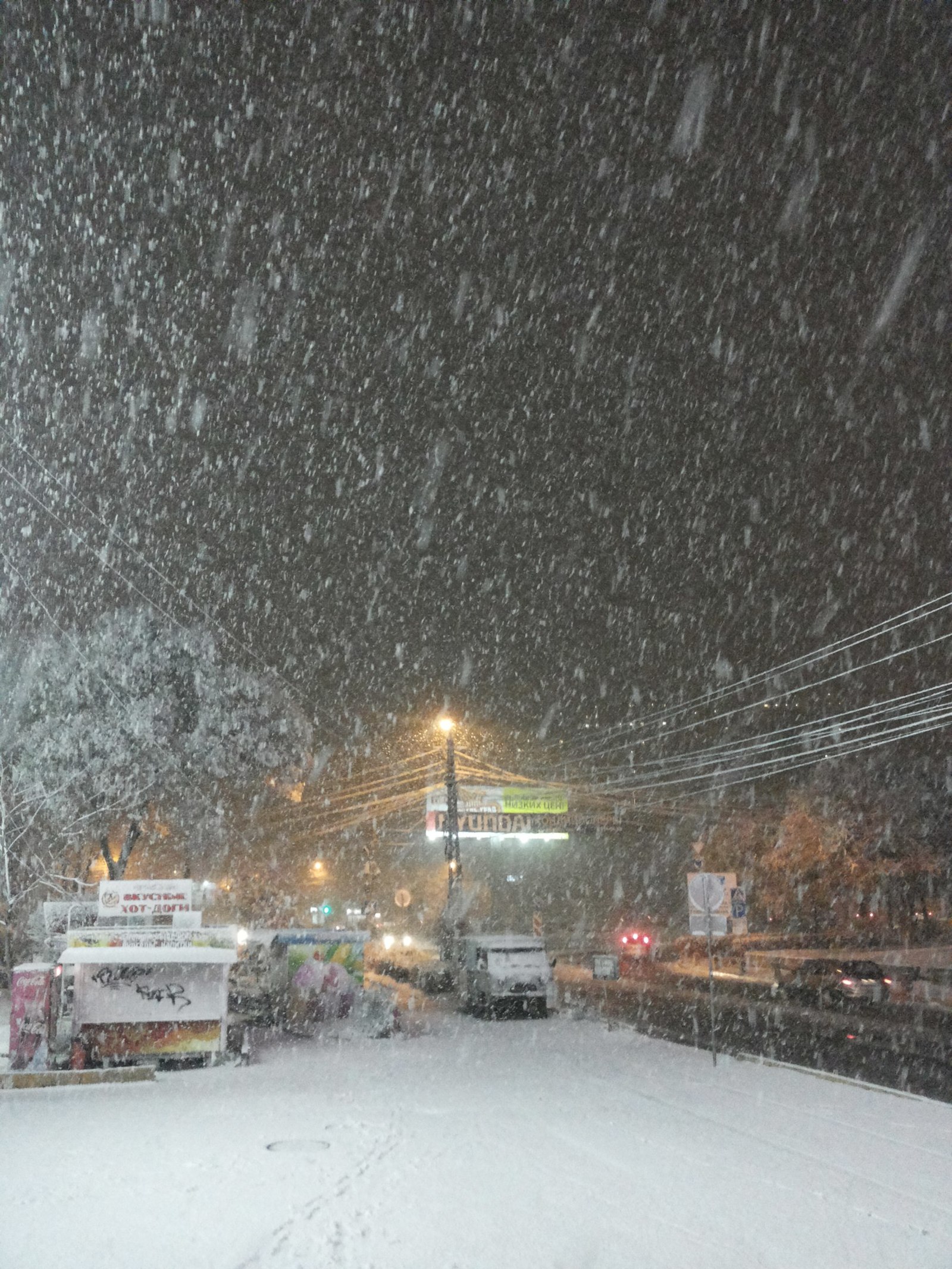 road in the snow - My, Snowfall, Poems, Road, God, Snow, Broom, Street cleaner, Poetry, Longpost