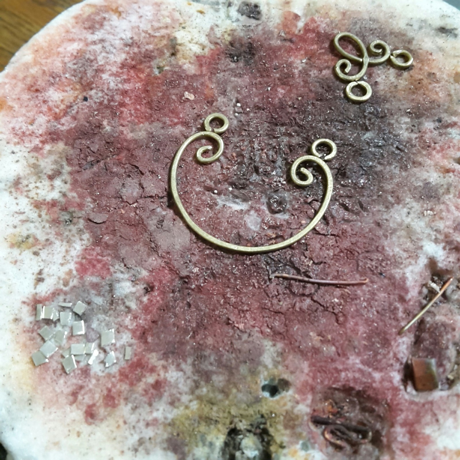 The process of creating brass earrings with pearls, part 1. - My, Needlework with process, Wire jewelry, Brass, Earrings, Handmade, Longpost