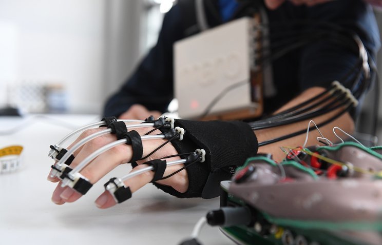 Thought-controlled hand exoskeleton created - The medicine, Person, Exoskeleton, Control, Technologies