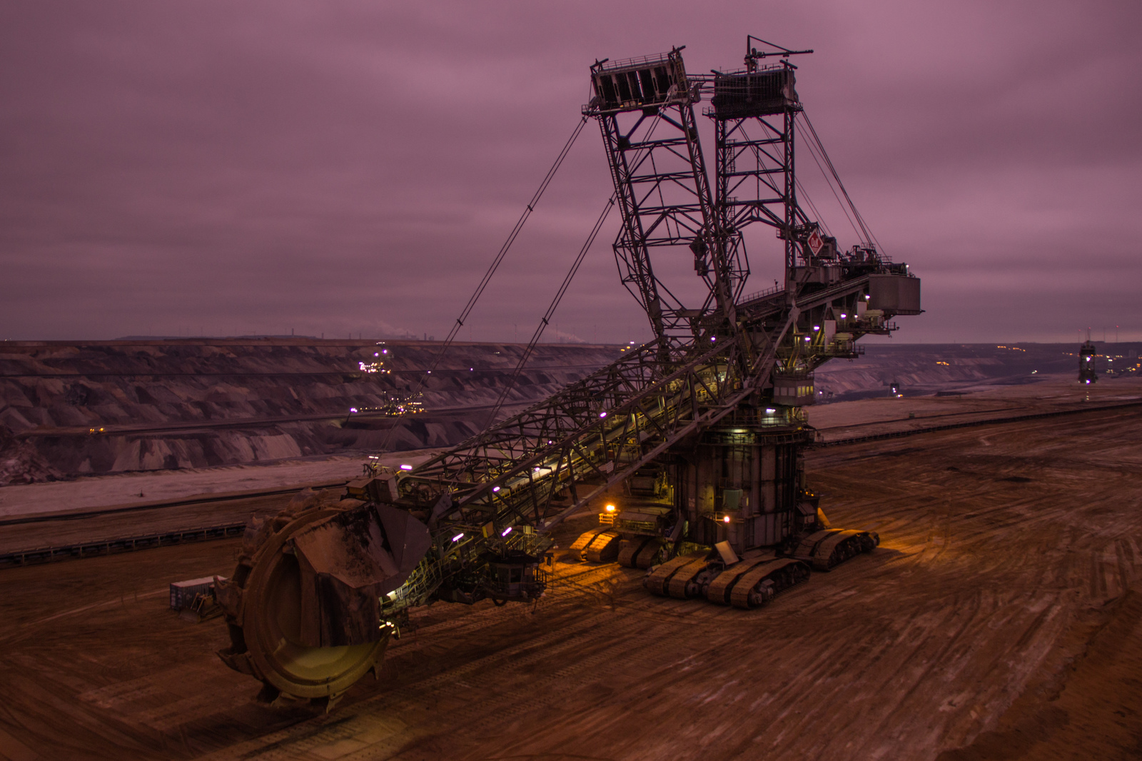 Garzweiler is one of the largest lignite opencast mines in Germany. - My, Coal, Excavator, Quarry equipment, Career, 