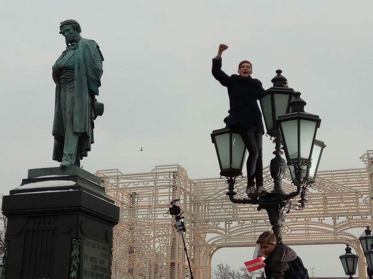 И снова миллионные забастовки по всей стране. И снова площади полны несогласных. - Алексей Навальный, Политика, Выборы, Чичваркин, Павел Лобков, Видео, Длиннопост, Евгений Чичваркин