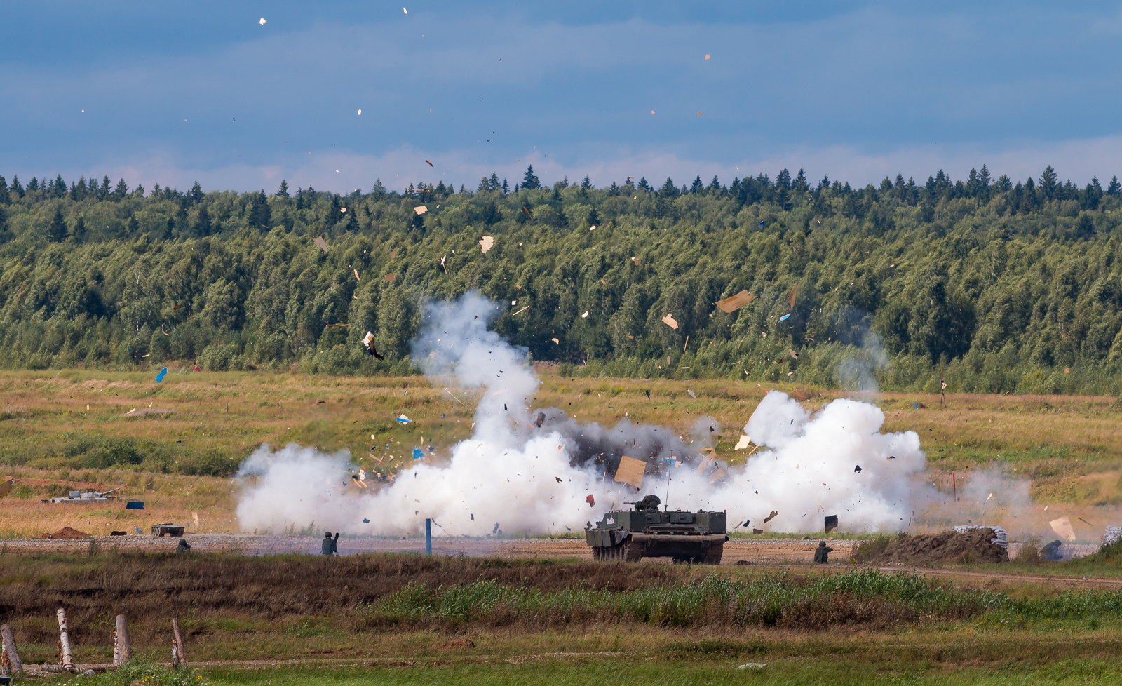 A little different reportage from last year's army 2017. Everything was shot on a Canon crop, and various extremely budget glasses, what do you say? - My, Military equipment, , I want criticism, Tanks, Military aviation, Cuban, Patriot Park, Beginning photographer, Longpost, Military-Technical Forum Army