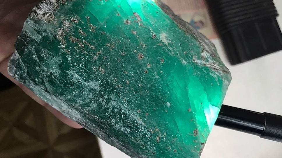 An emerald weighing 1.6 kg was mined in the Urals - news, Emerald, Giants, Find