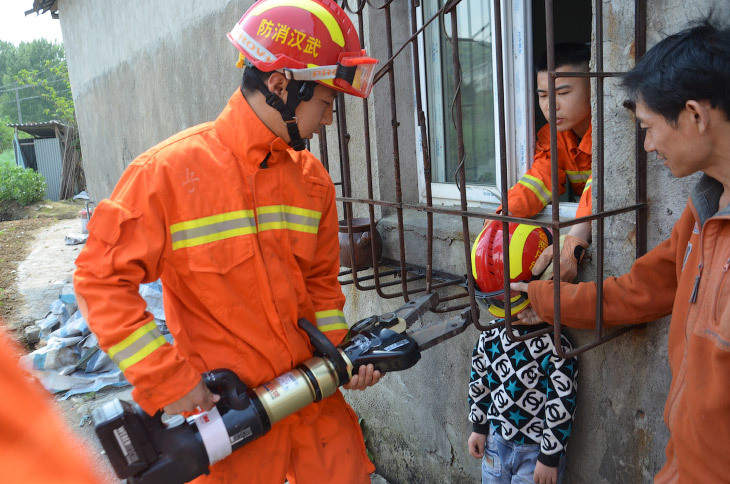 They got stuck in the most unexpected places - Stuck, The rescue, Animals, Why, Don't Climb, Longpost