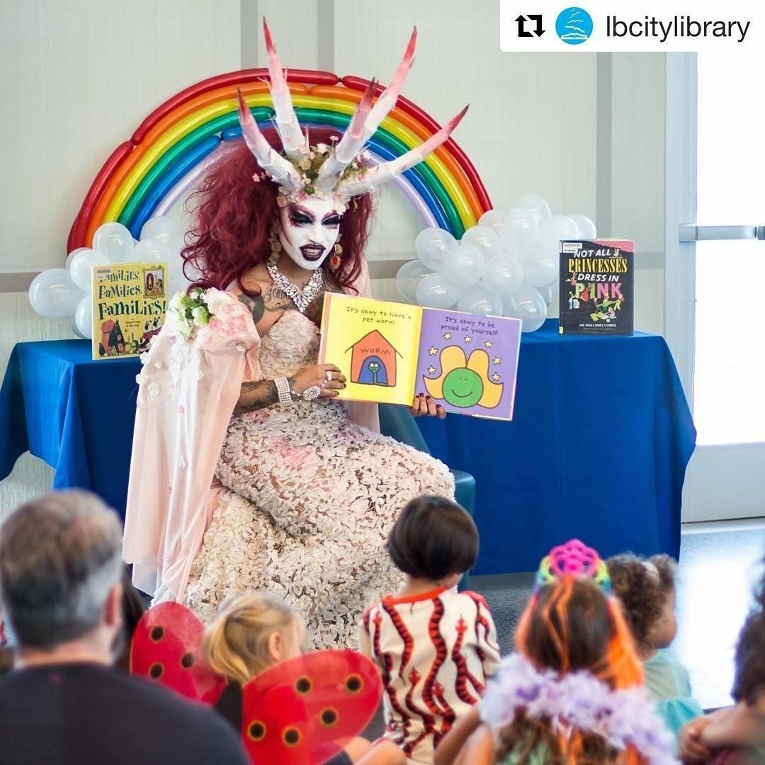 A transgender woman with a demon mask was invited to Michelle Obama's library to entertain children... - Transgender, Michelle Obama, Children