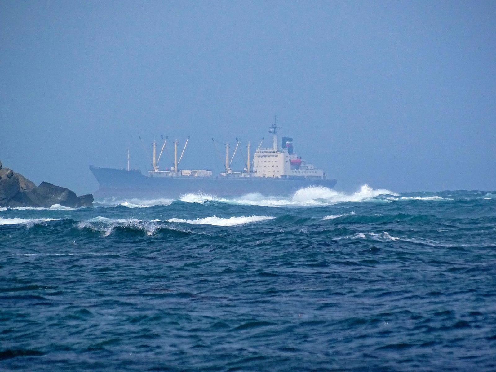 On the shore of the Ussuri Bay or In the blue sea, in white foam - My, Дальний Восток, Primorsky Krai, Ussuri Bay, Wave, Longpost