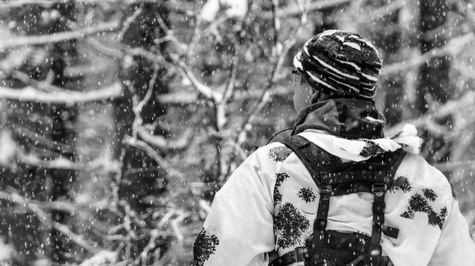 A bit of b/w from the last workout - My, The photo, Airsoft, Black and white, Forest, Winter, Snowfall, Longpost