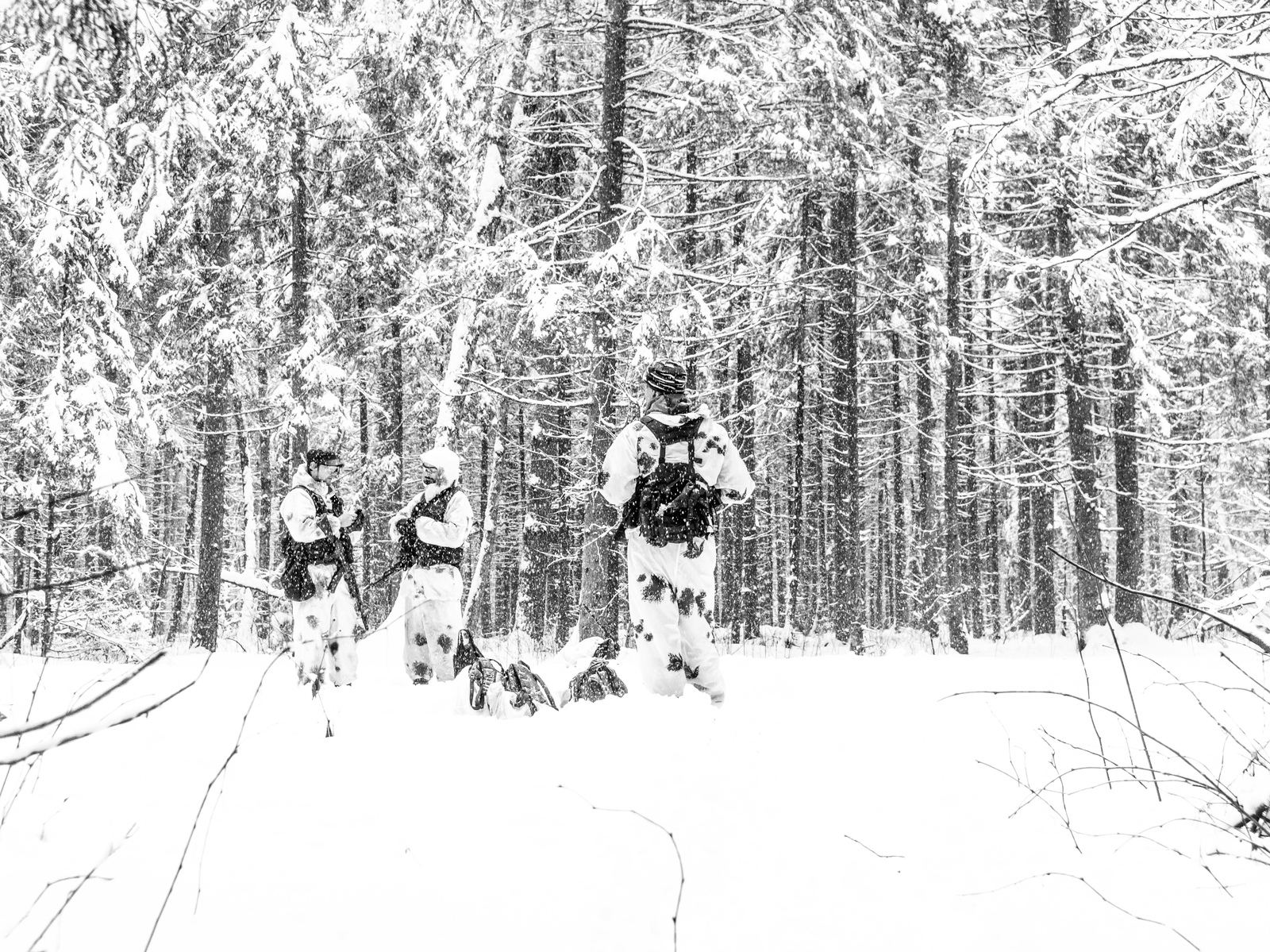 A bit of b/w from the last workout - My, The photo, Airsoft, Black and white, Forest, Winter, Snowfall, Longpost