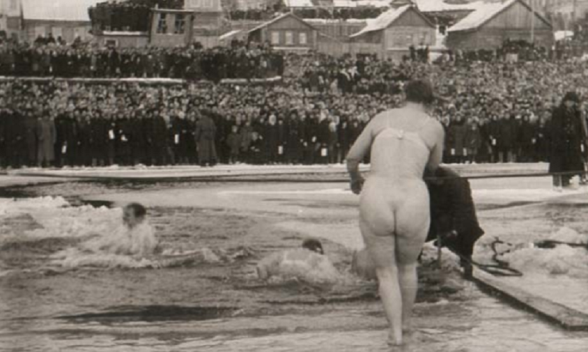 Saratov font in 1949 - , Baptism, Saratov, Swimming in the ice hole