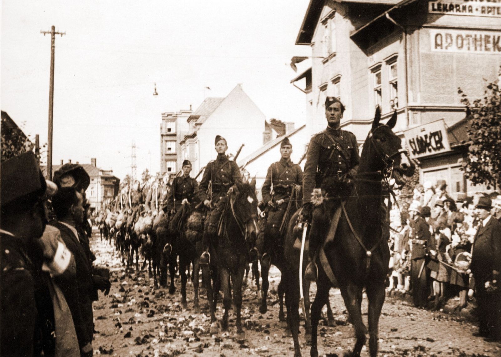 600 years have been waiting for you - Polish troops enter Czechoslovakia, 1938. - Interbellum, Poland, Czechoslovakia, Longpost