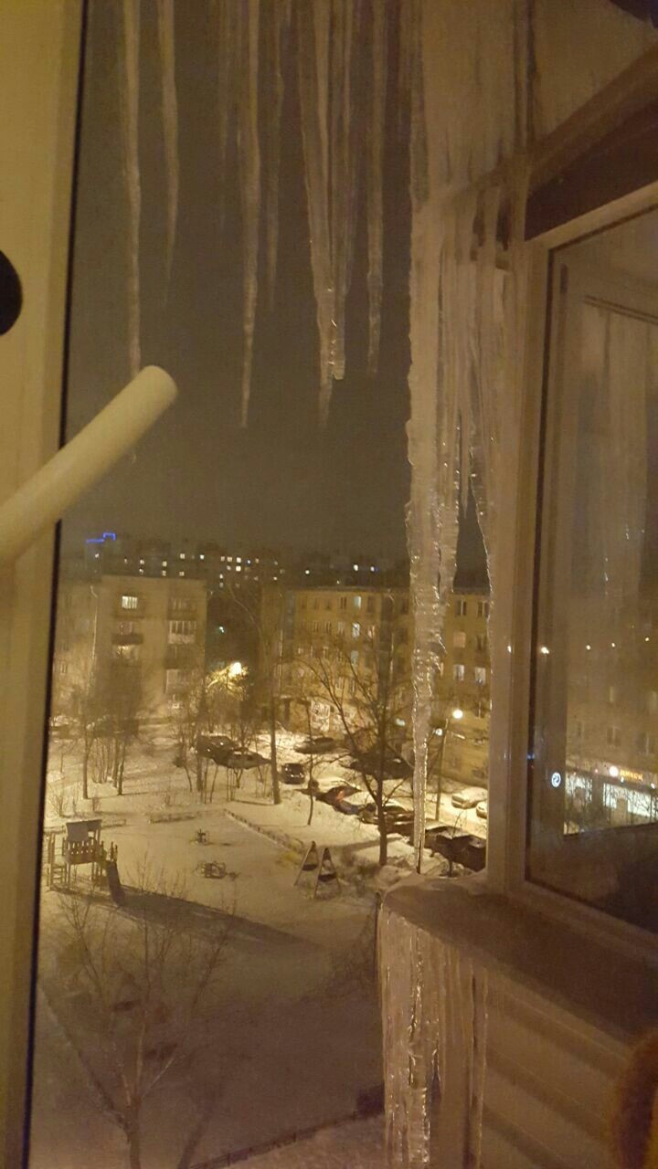 UK does not remove icicles. Peter. - My, Saint Petersburg, Icicles, Housing and communal services, Longpost