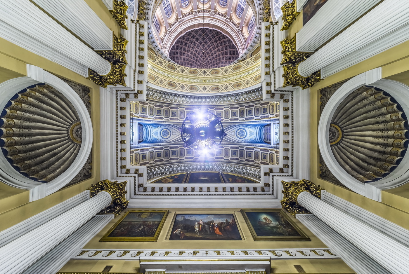 Троицкий собор Александро-Невской Лавры внутри
