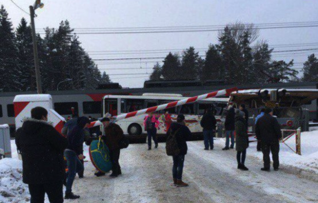 Near St. Petersburg Swallow Russian Railways rammed a passenger bus - Russian Railways, Road accident, Incident, Saint Petersburg, Martin