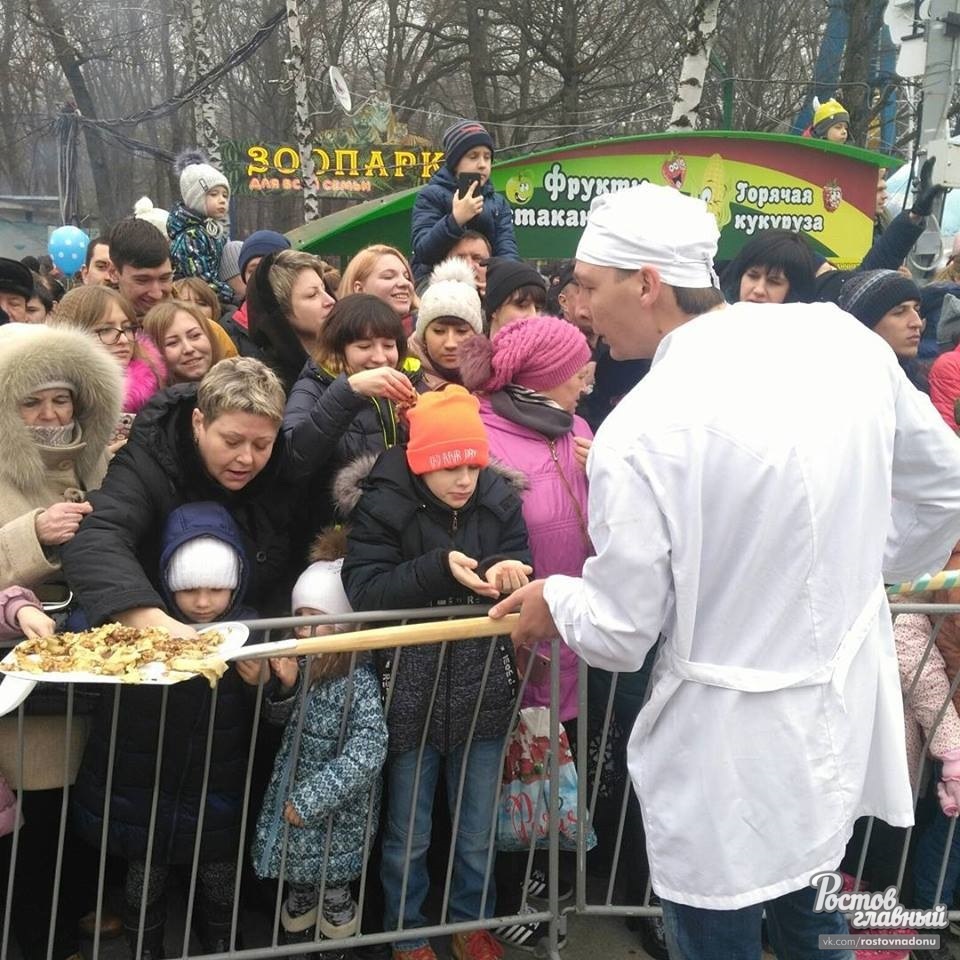 Maslenitsa in Victory Park in Stavropol - Stavropol, Maslenitsa, How do you like Elon Musk, Pig, Upbringing, Pancakes, Mentality