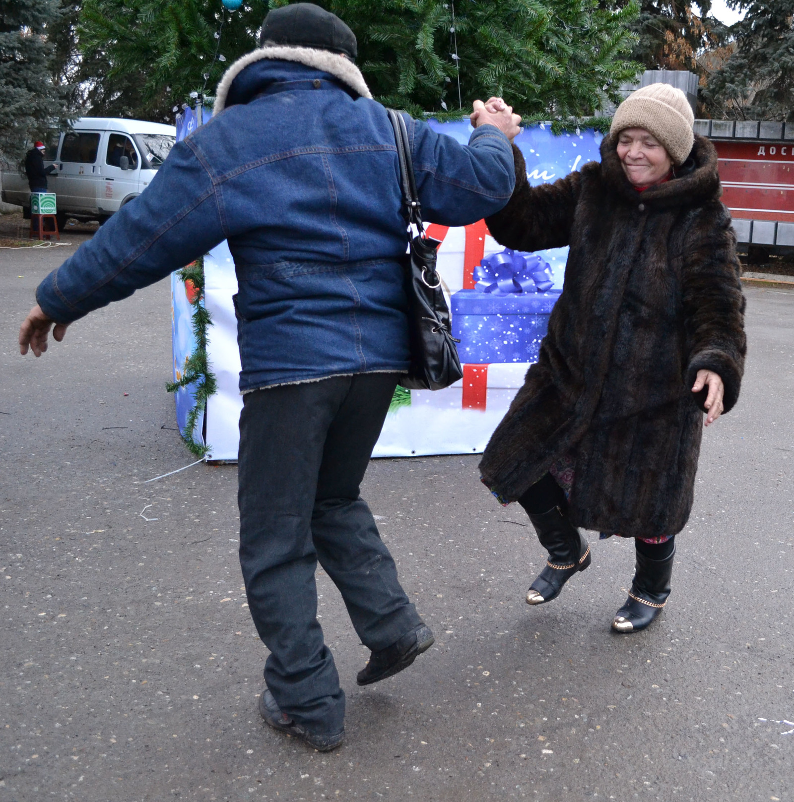 All people are brothers: what is Israel, what is Russia, there is almost no difference. A bit of Russian outback. We will continue about Israel tomorrow. - My, District center, Farm, Newlyweds, 