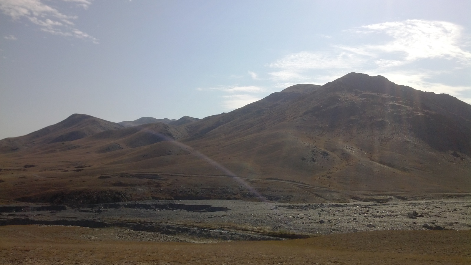 In Kazakhstan, near Karagaily... - My, The mountains, Kazakhstan, Heat, Dust, The sun, The rocks, Road, Longpost