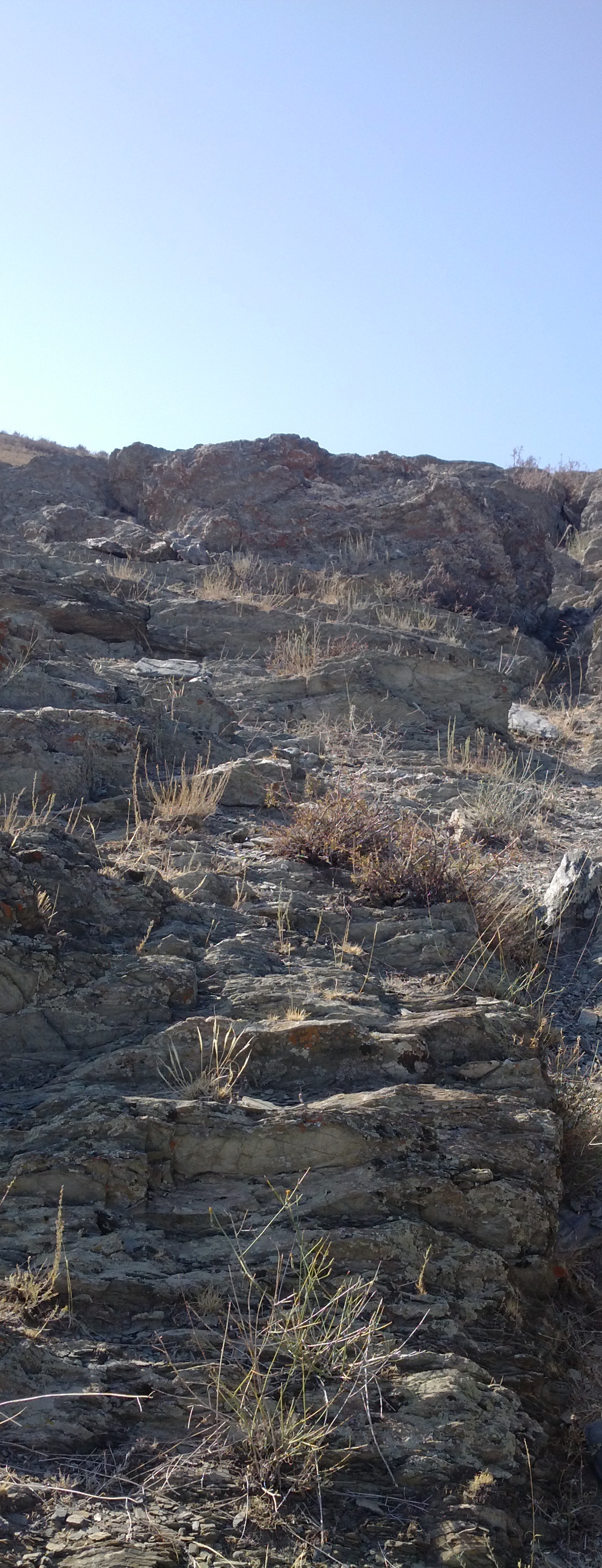 In Kazakhstan, near Karagaily... - My, The mountains, Kazakhstan, Heat, Dust, The sun, The rocks, Road, Longpost