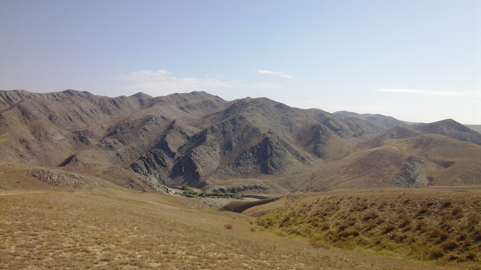 In Kazakhstan, near Karagaily... - My, The mountains, Kazakhstan, Heat, Dust, The sun, The rocks, Road, Longpost