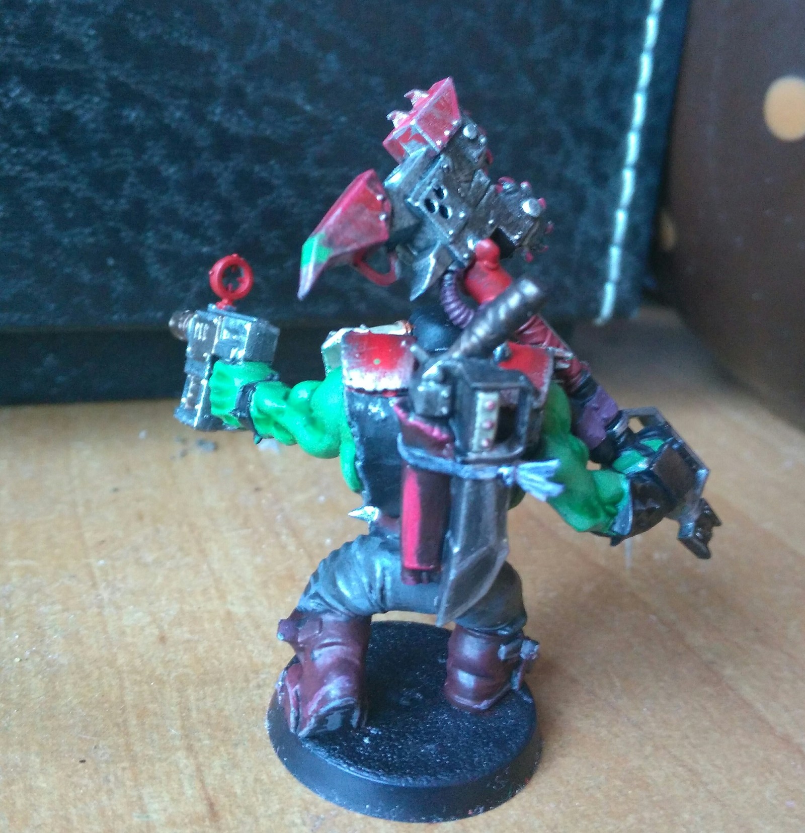 My first orc. Painted for myself, will not participate in the desktop. - My, Warhammer 40k, Warhammer, Longpost