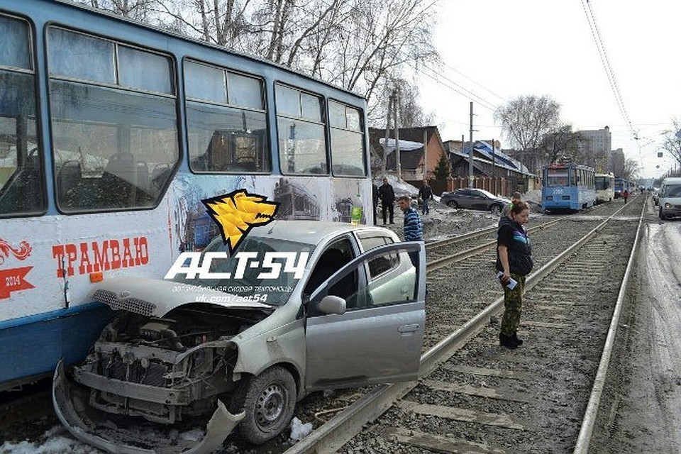 13th tram and his exploits - Tram, Road accident, , Incident, Novosibirsk, Longpost