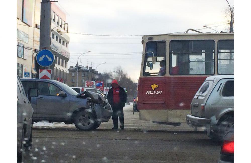 13th tram and his exploits - Tram, Road accident, , Incident, Novosibirsk, Longpost