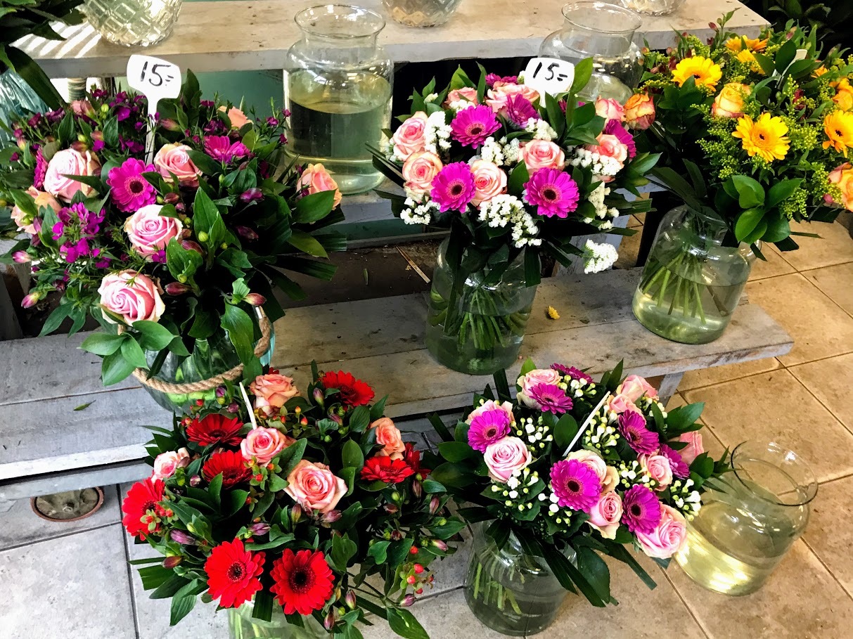 How much do flowers cost in Amsterdam? - Amsterdam, Netherlands, Holland, Flowers, March 8, Tulips, Prices, Longpost, Netherlands (Holland)