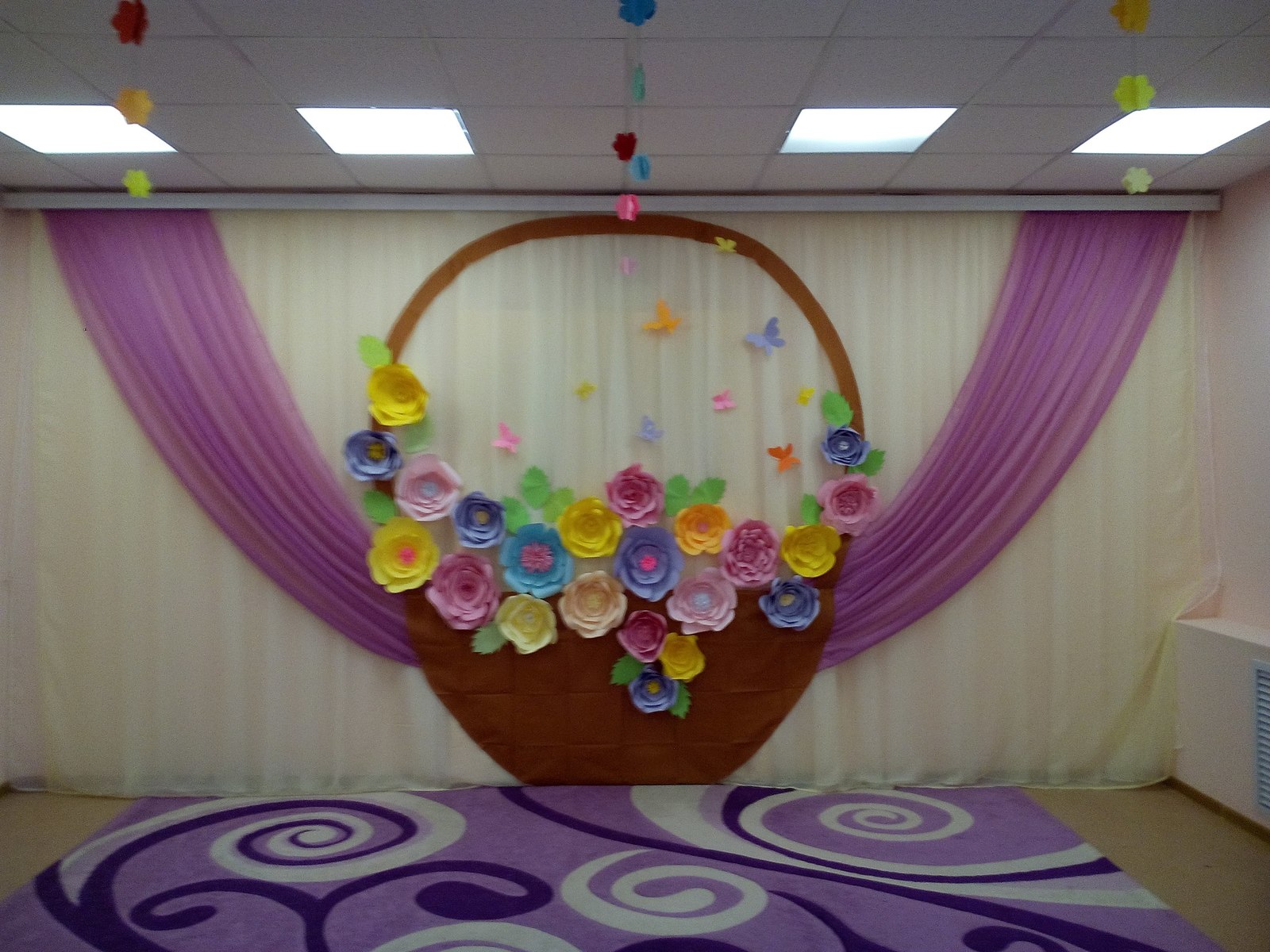 Оформление зала детского сада к выпускному шарами