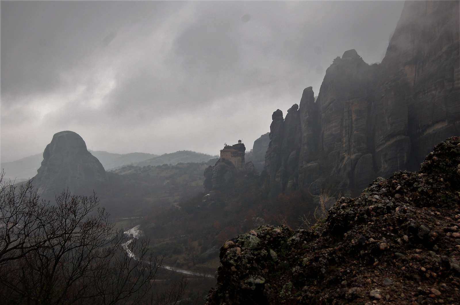 Bad weather in Meteora - My, , Greece, Fog, The rocks, Longpost, The photo, Meteora Monastery