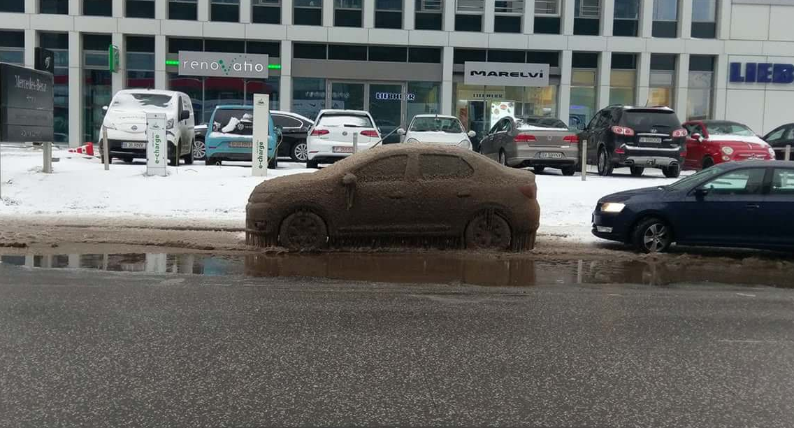 Armored car. - Spring, Puddle, Spray, Auto, The street, Romania, The photo